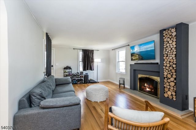 8 Venetia Ave, Cranford Twp., NJ 07016