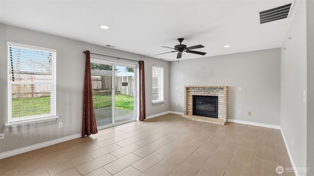 2009 161st Street E, Tacoma, WA 98445