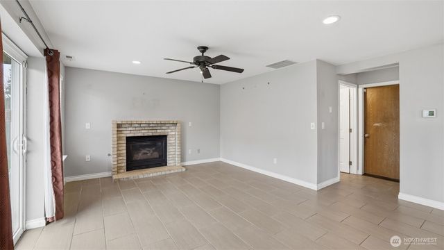 2009 161st Street E, Tacoma, WA 98445