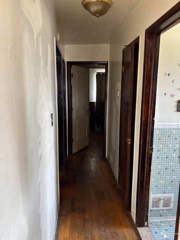 942 Farnham Avenue, Lincoln Park, MI 48146