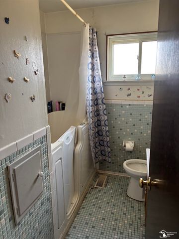 942 Farnham Avenue, Lincoln Park, MI 48146