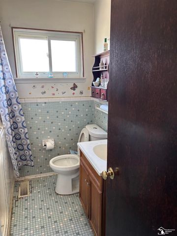 942 Farnham Avenue, Lincoln Park, MI 48146