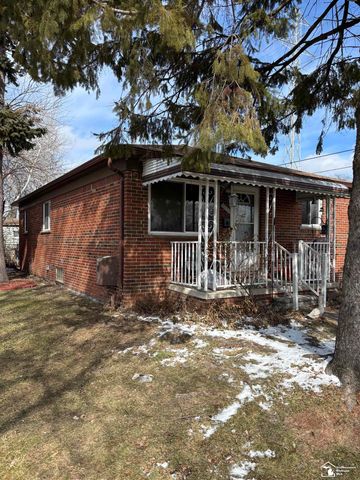 942 Farnham Avenue, Lincoln Park, MI 48146