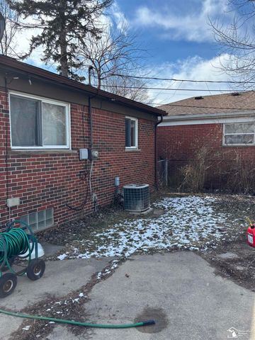 942 Farnham Avenue, Lincoln Park, MI 48146