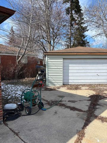 942 Farnham Avenue, Lincoln Park, MI 48146