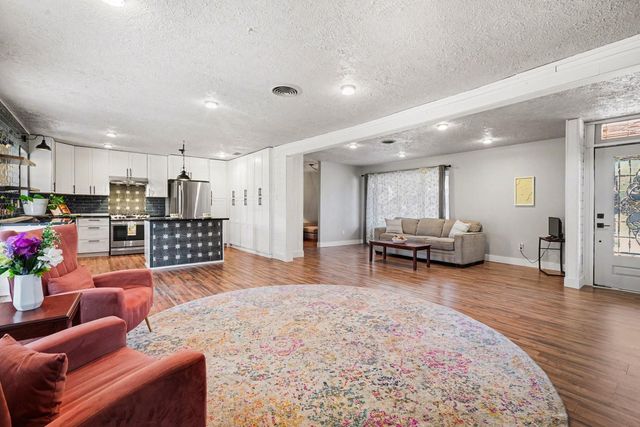 101 W Larkspur Drive, Hillcrest Village, TX 77511