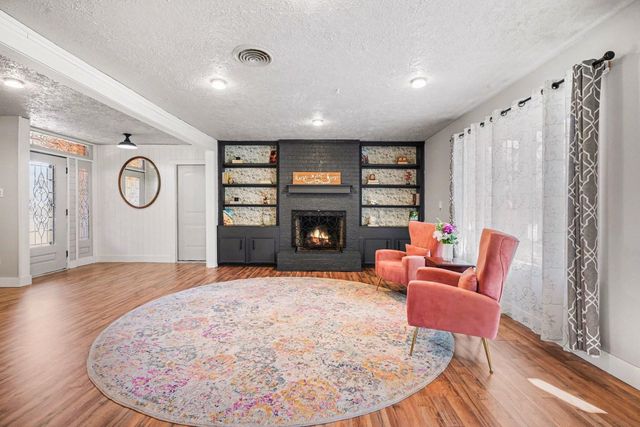 101 W Larkspur Drive, Hillcrest Village, TX 77511