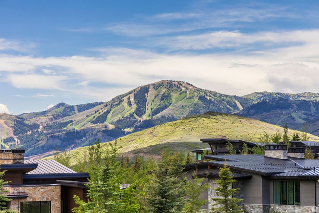 Image 7 of property listing at 140 W VISTA RIDGE RD, Kamas, UT 84036