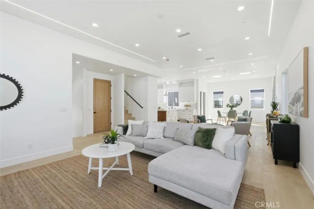 617 N Irena Avenue B, Redondo Beach, CA 90277