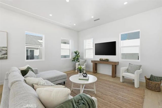 617 N Irena Avenue B, Redondo Beach, CA 90277