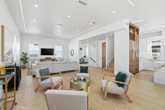 617 N Irena Avenue B, Redondo Beach, CA 90277