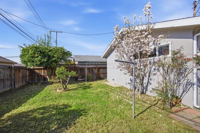 1718 Robert St, Lodi, CA 95242