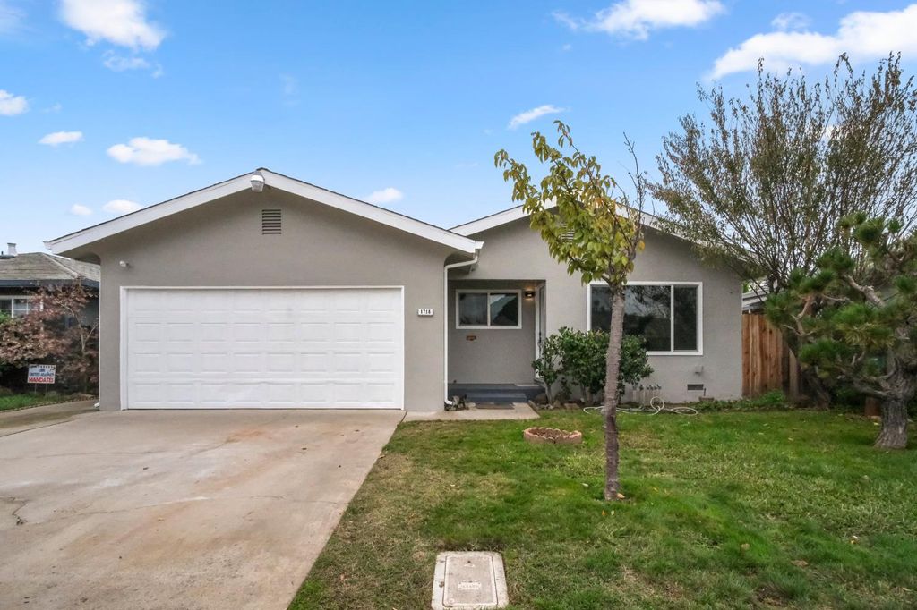 1718 Robert St, Lodi, CA 95242
