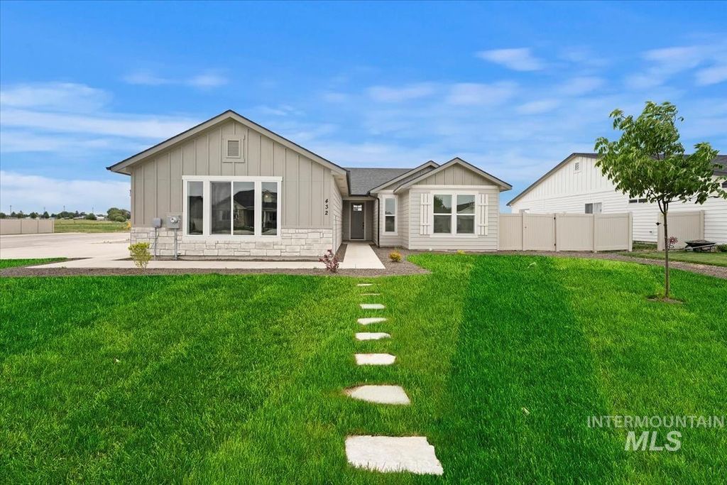 700 Desert Rose Avenue, Wilder, ID 83676