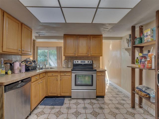 4233 NW 38th Ave, Lauderdale Lakes, FL 33309