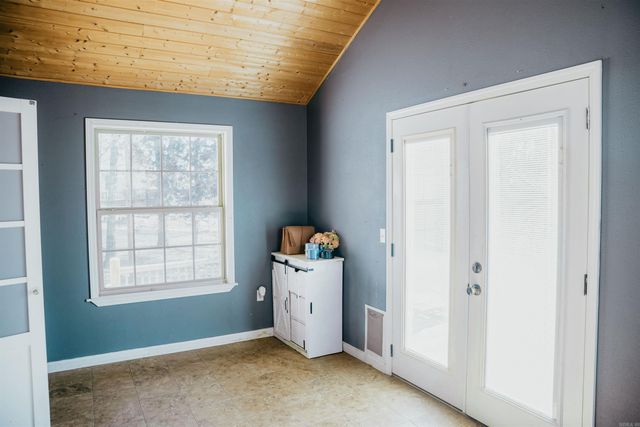 101 Henderson Road, Mountain View, AR 72560