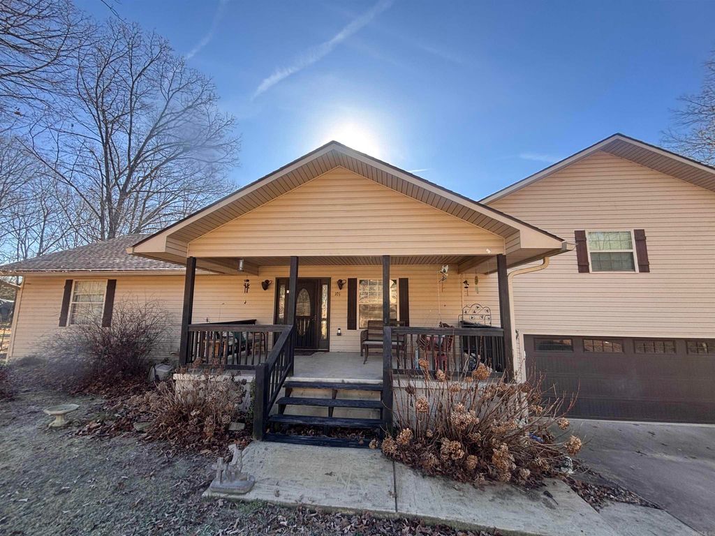 101 Henderson Road, Mountain View, AR 72560