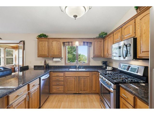 1087 Tanney Lane, Hudson, WI 54016