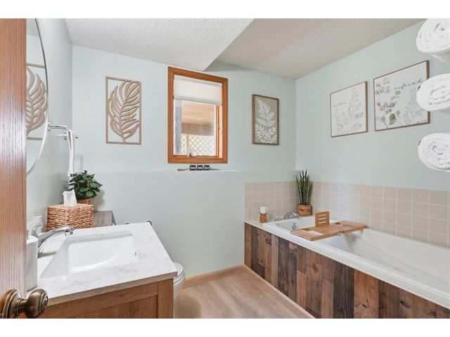 1087 Tanney Lane, Hudson, WI 54016