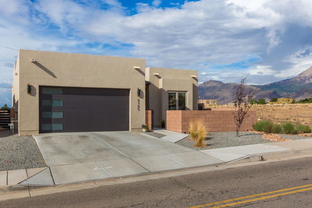 8705 Signal Avenue NE, Albuquerque, NM 87122