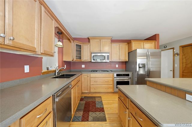 202 Enchanted Forest South, Lancaster, NY 14043