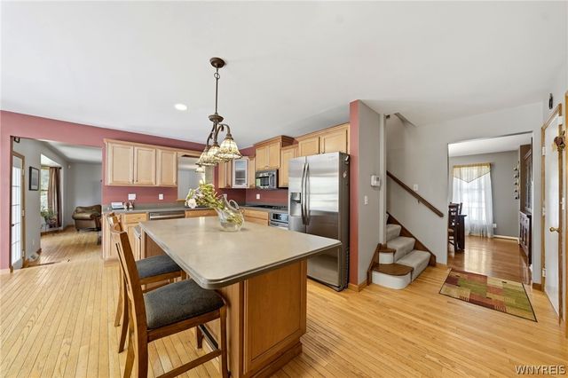 202 Enchanted Forest South, Lancaster, NY 14043