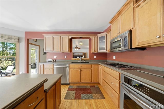 202 Enchanted Forest South, Lancaster, NY 14043