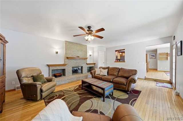 202 Enchanted Forest South, Lancaster, NY 14043