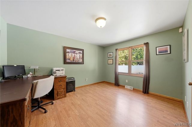 202 Enchanted Forest South, Lancaster, NY 14043
