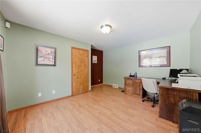 202 Enchanted Forest South, Lancaster, NY 14043