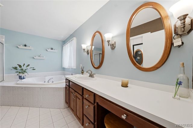 202 Enchanted Forest South, Lancaster, NY 14043