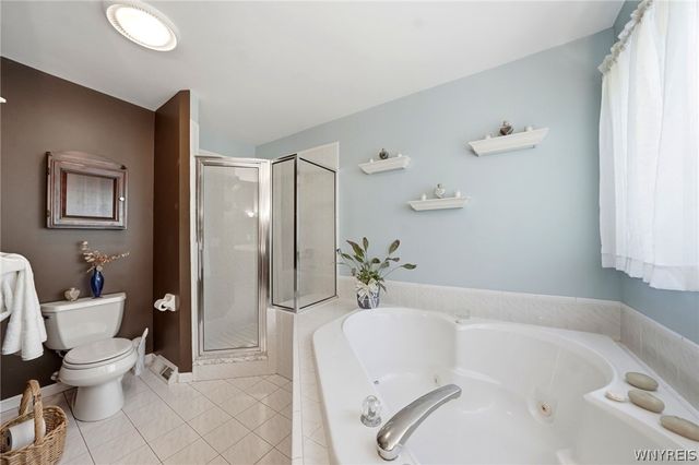 202 Enchanted Forest South, Lancaster, NY 14043