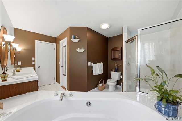 202 Enchanted Forest South, Lancaster, NY 14043