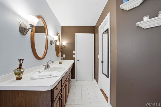 202 Enchanted Forest South, Lancaster, NY 14043