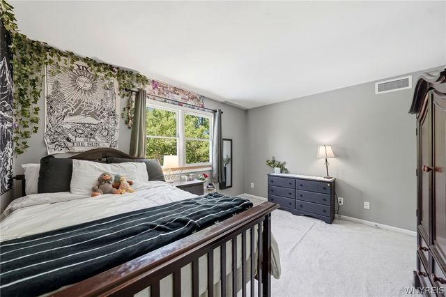 202 Enchanted Forest South, Lancaster, NY 14043