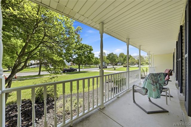 202 Enchanted Forest South, Lancaster, NY 14043
