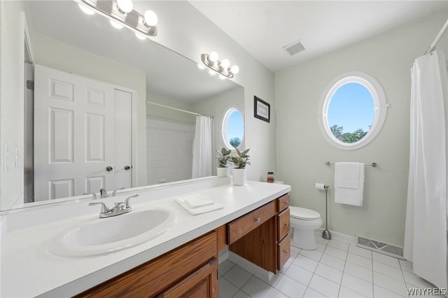 202 Enchanted Forest South, Lancaster, NY 14043