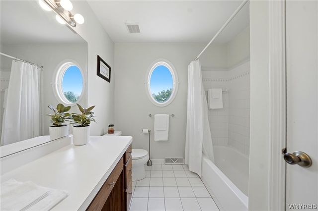 202 Enchanted Forest South, Lancaster, NY 14043