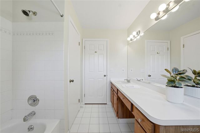 202 Enchanted Forest South, Lancaster, NY 14043