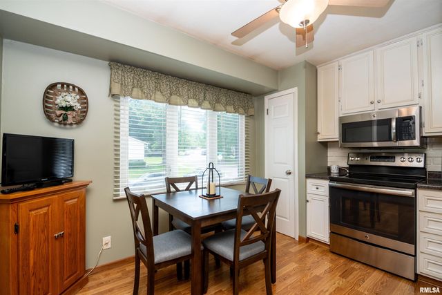6203 N RANDWICK Road, Peoria, IL 61615