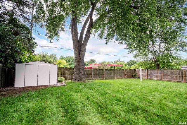 6203 N RANDWICK Road, Peoria, IL 61615