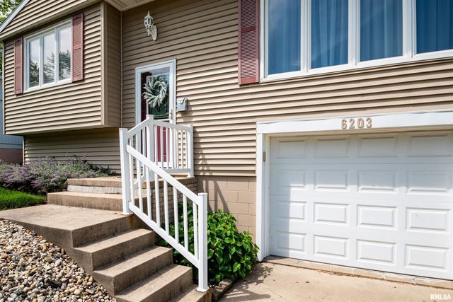 6203 N RANDWICK Road, Peoria, IL 61615
