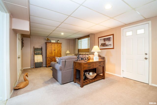6203 N RANDWICK Road, Peoria, IL 61615