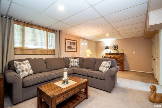 6203 N RANDWICK Road, Peoria, IL 61615