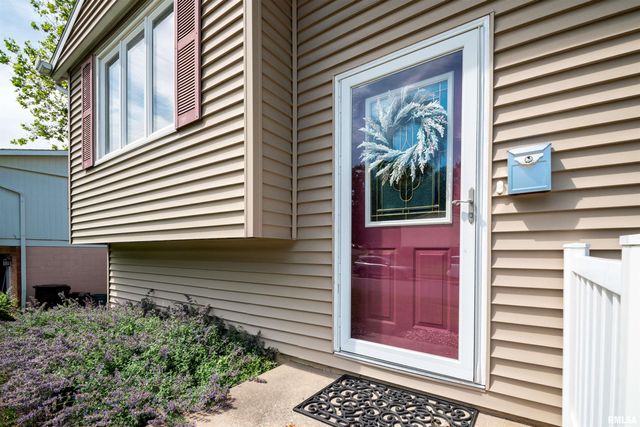 6203 N RANDWICK Road, Peoria, IL 61615
