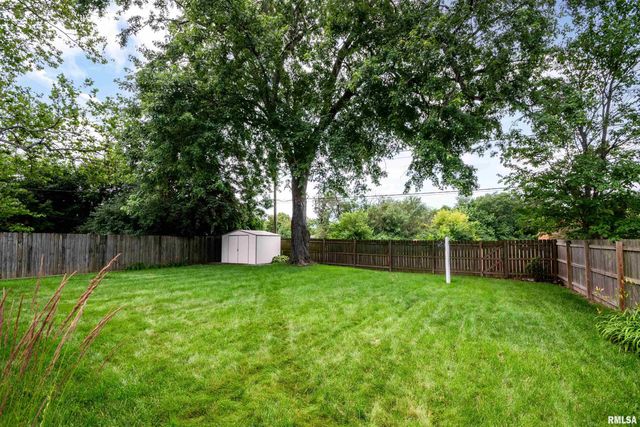 6203 N RANDWICK Road, Peoria, IL 61615