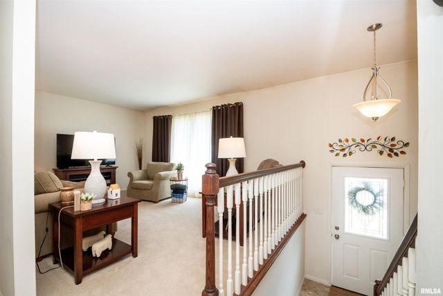 6203 N RANDWICK Road, Peoria, IL 61615