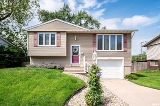 6203 N RANDWICK Road, Peoria, IL 61615