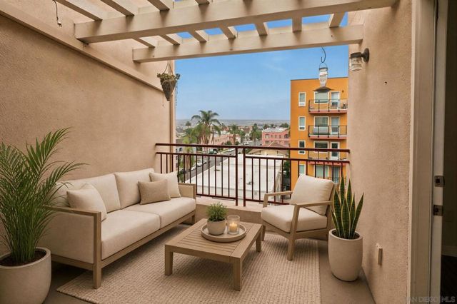 2400 5Th 438, San Diego, CA 92101