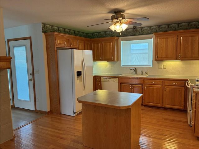 7211 S Arnett Road, Grain Valley, MO 64029
